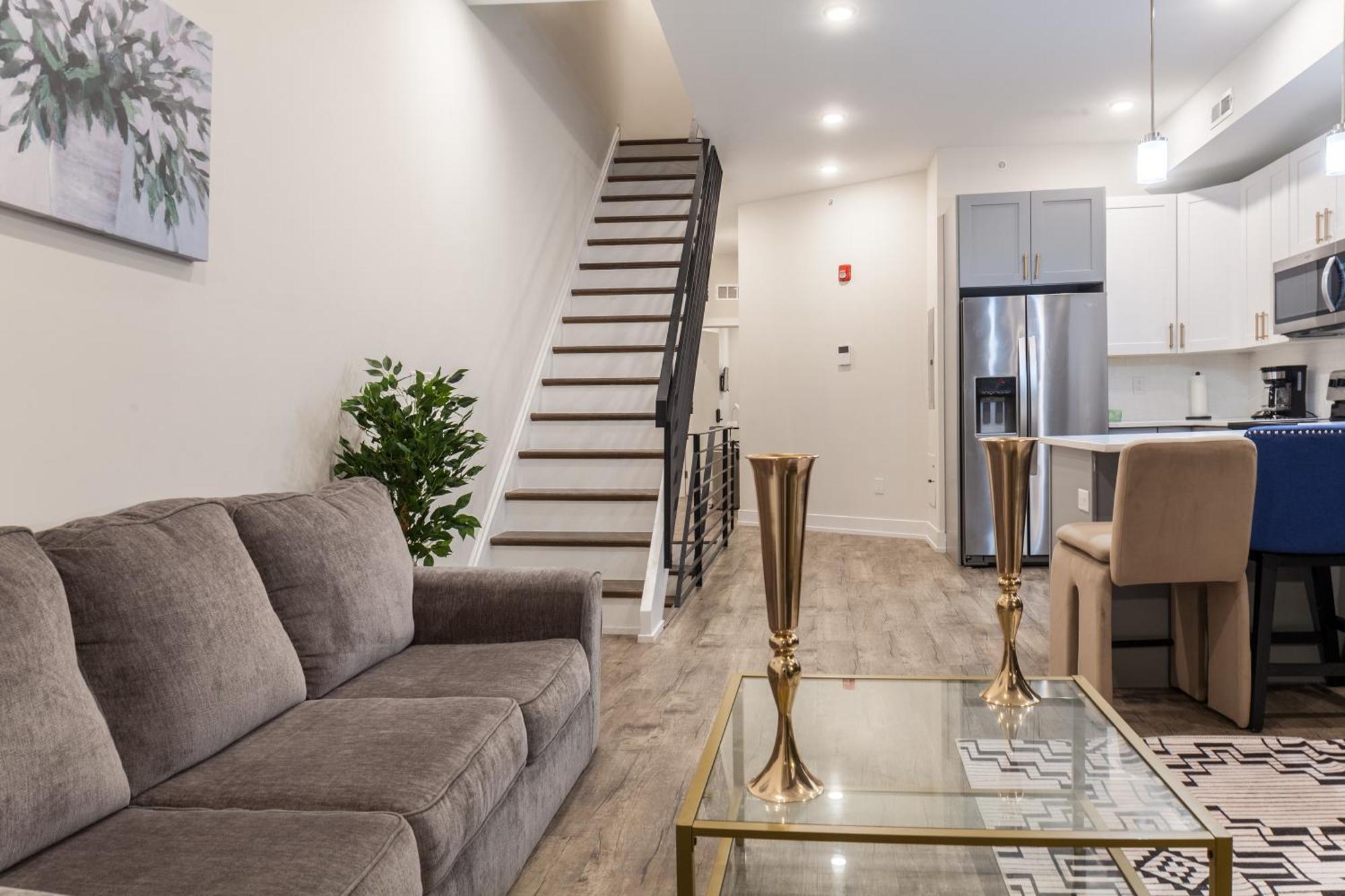 3bed3bath -wdkingbedsstreetparking * Philadelphia