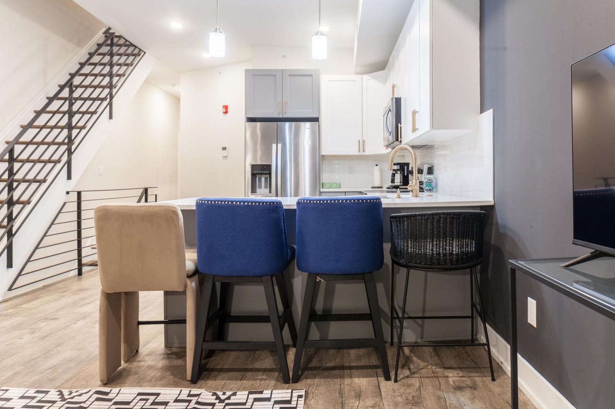 Apartment 3bed3bath -wdkingbedsstreetparking